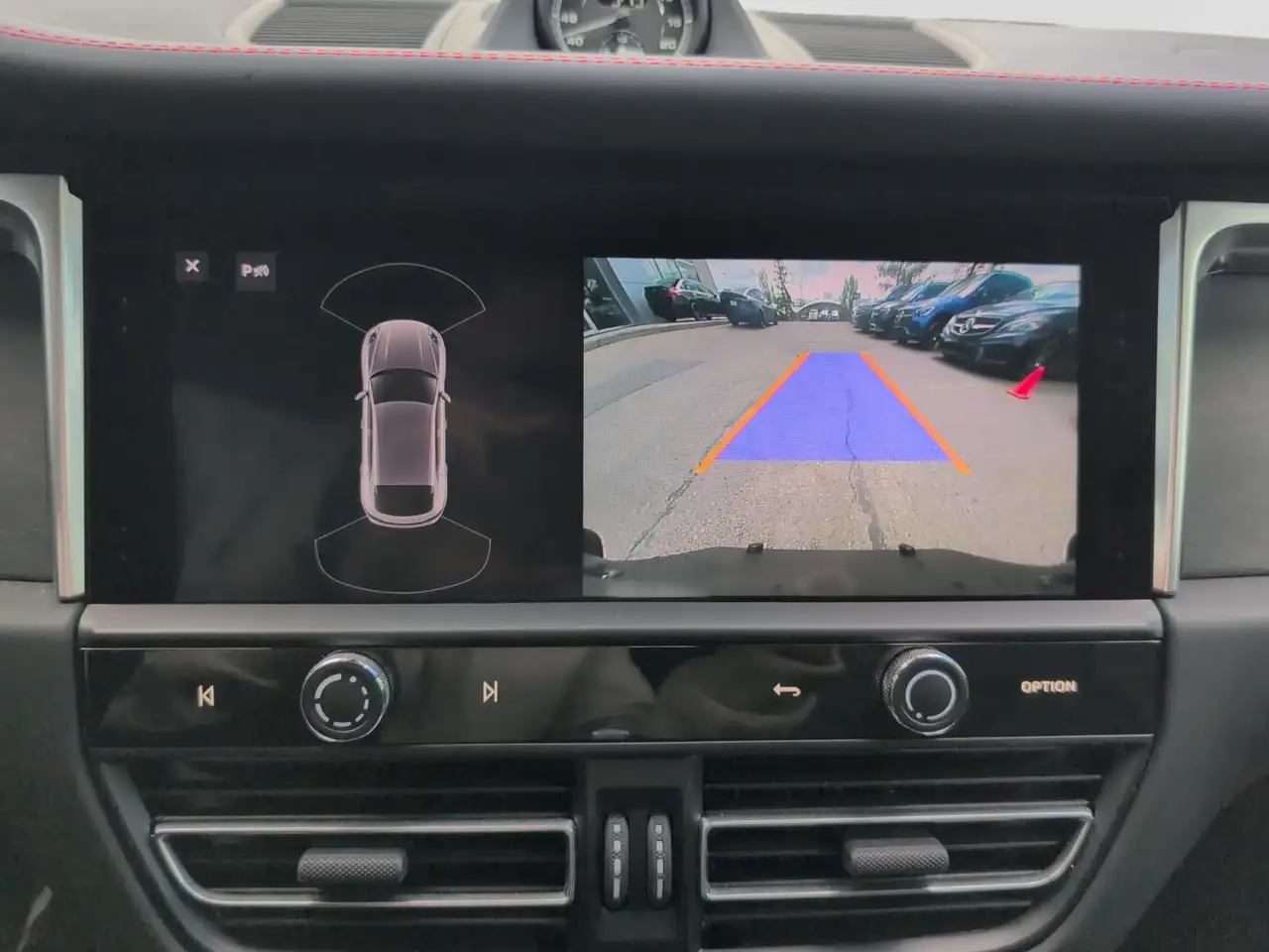 Porsche Macan - Image 14