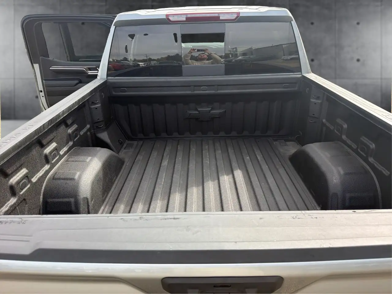 Chevrolet Silverado 1500 - Image 12