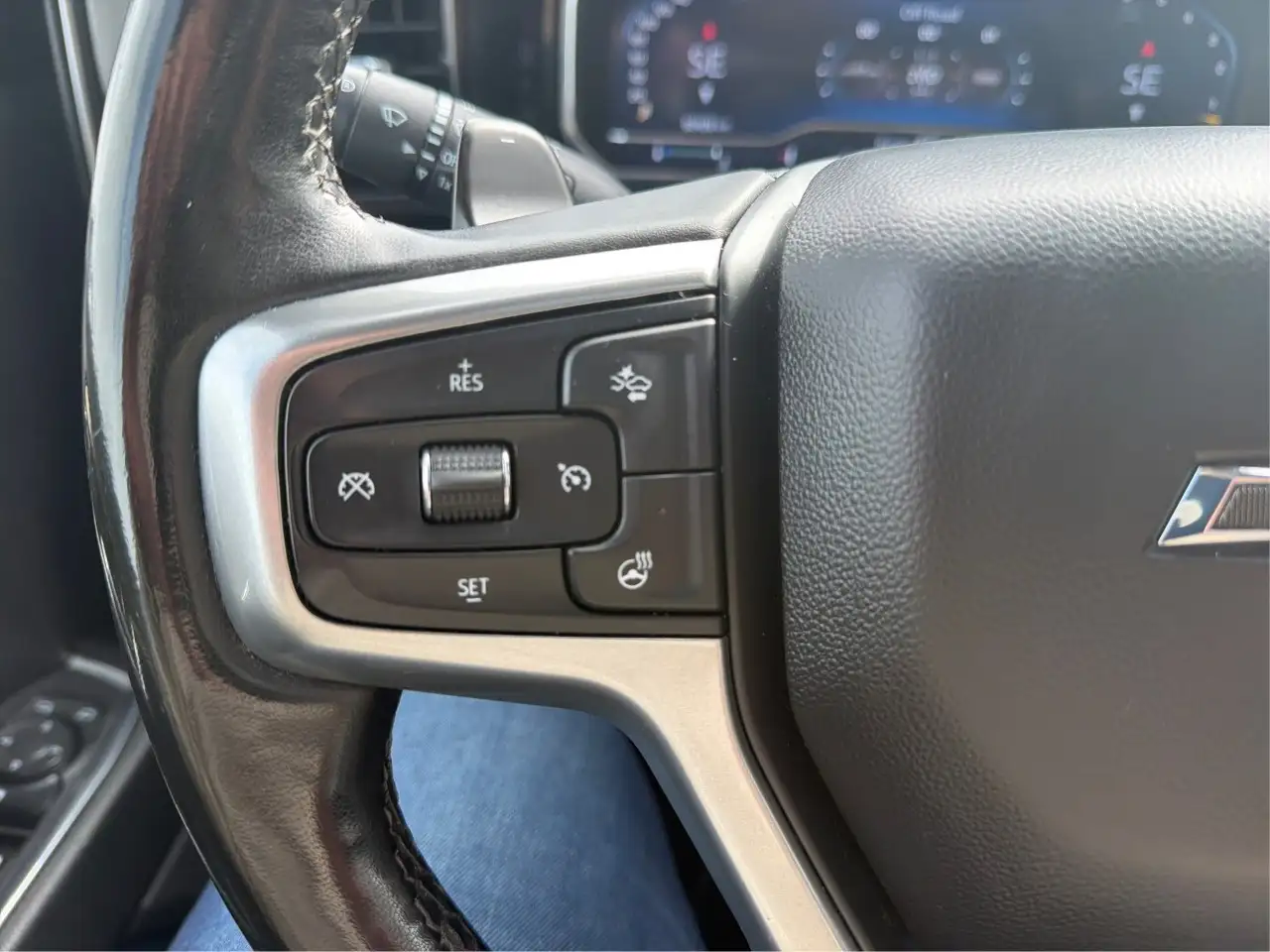 Chevrolet Silverado 1500 - Image 25