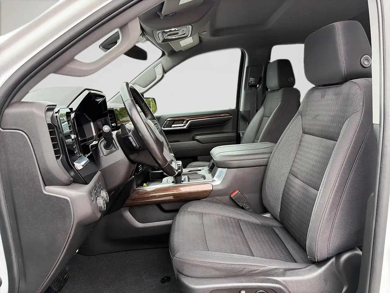Chevrolet Silverado 1500 - Image 8