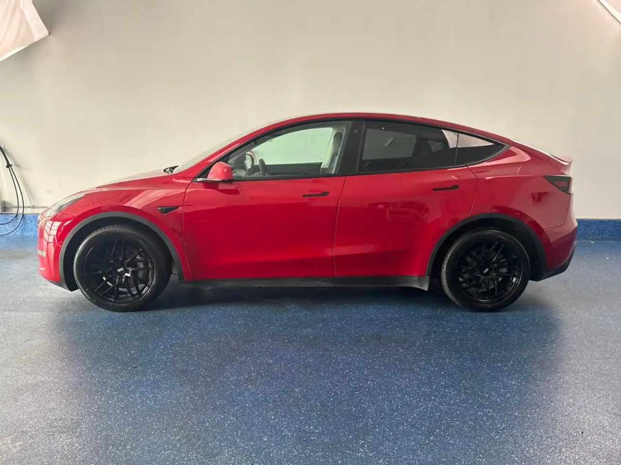 Tesla Model Y - Image 8