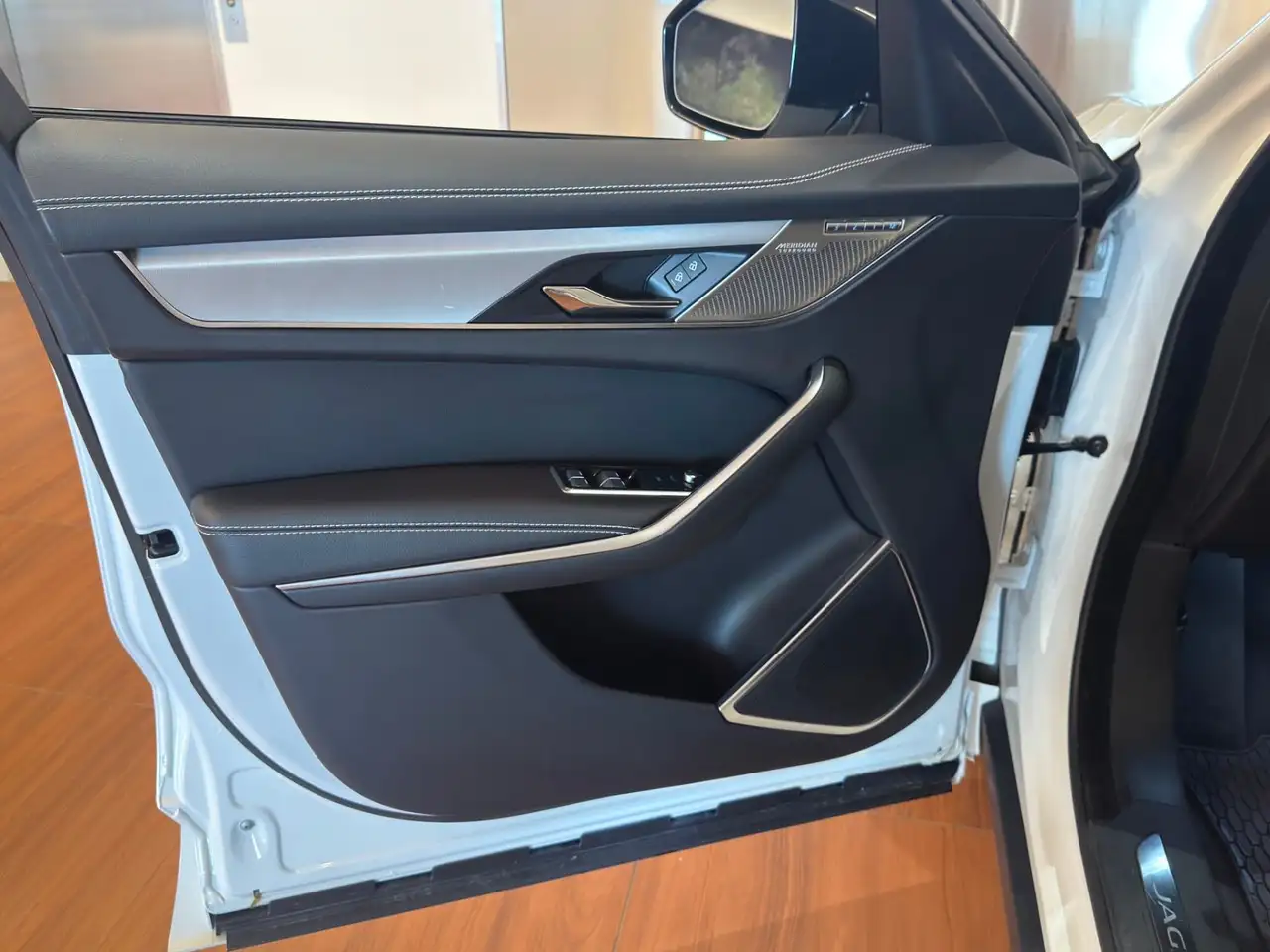 Jaguar F-Pace - Image 25