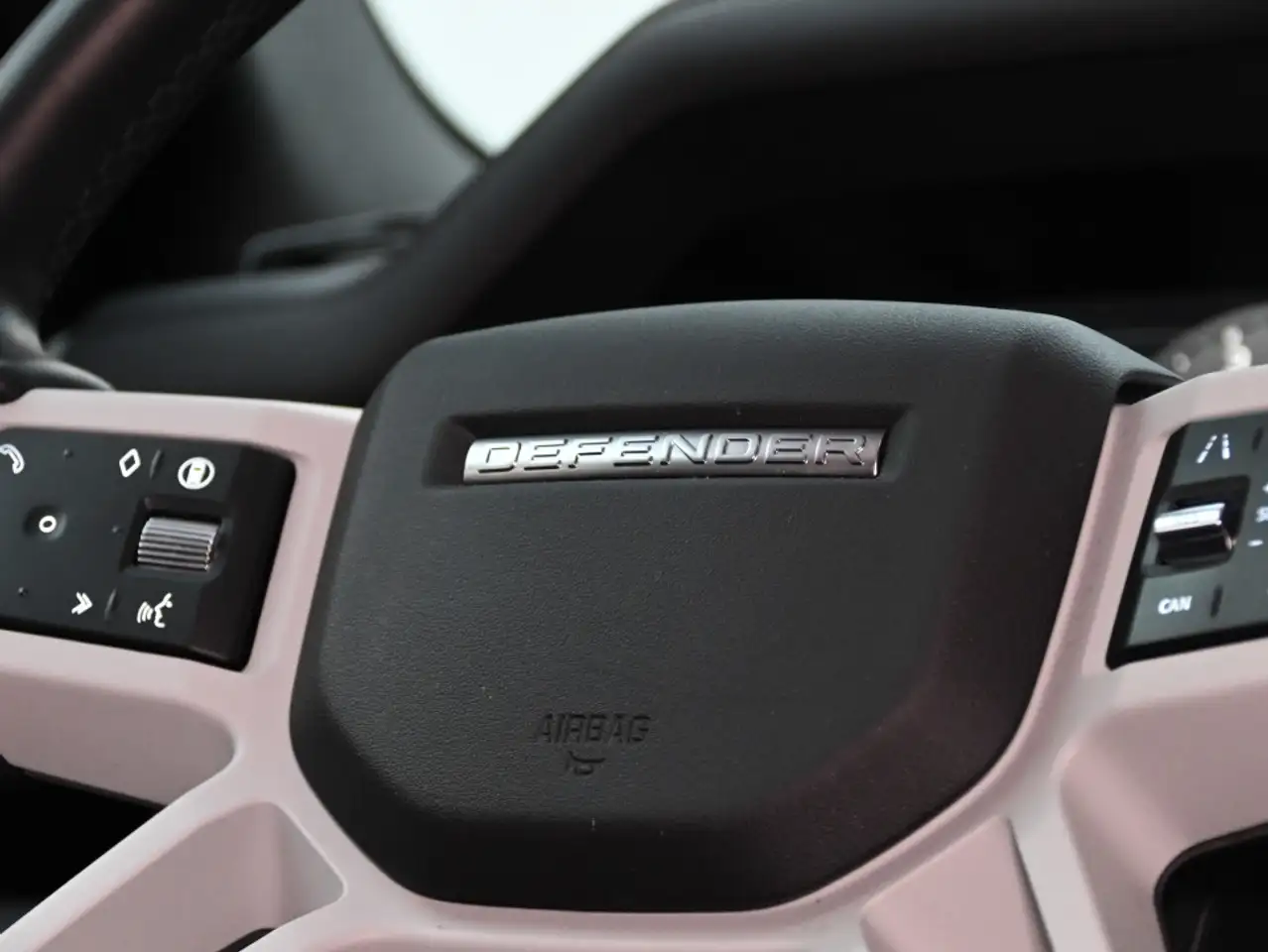 Land Rover Defender - Image 26