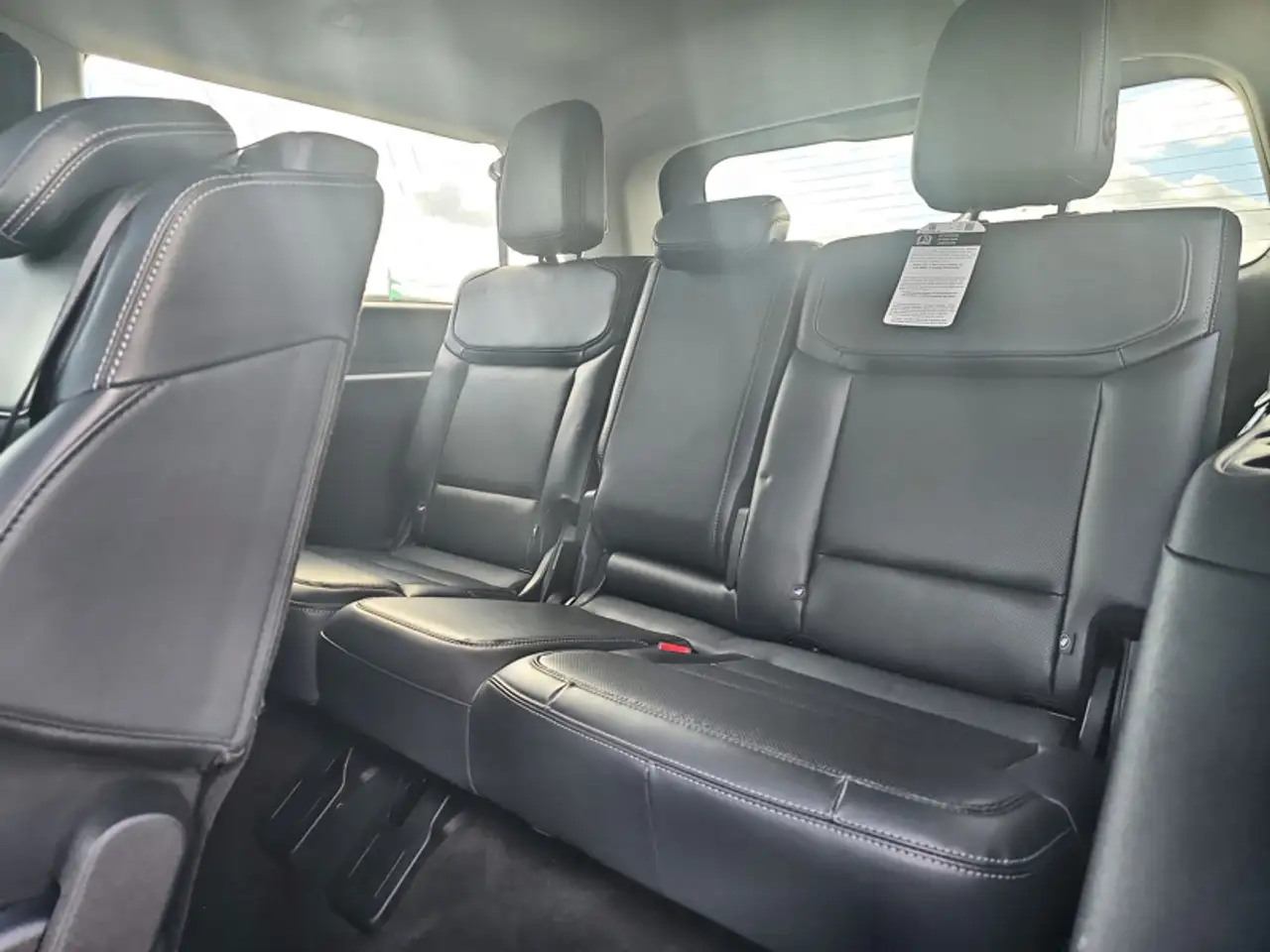 Ford Expedition - Image 26