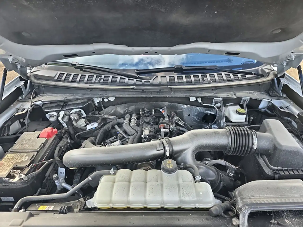 Ford Expedition - Image 18