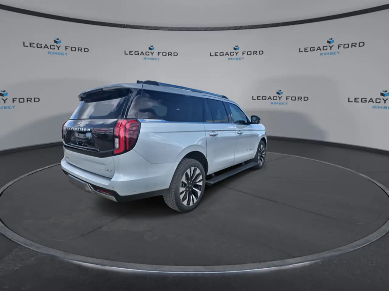 Ford Expedition - Image 8