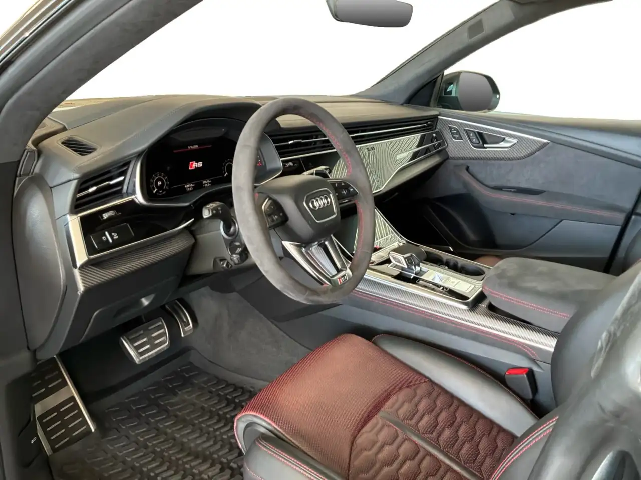 Audi RS Q8 - Image 11