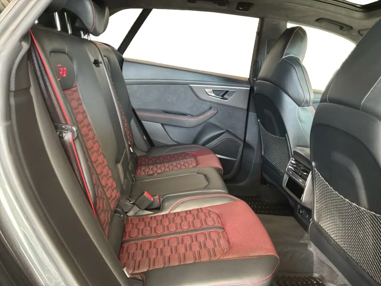 Audi RS Q8 - Image 15