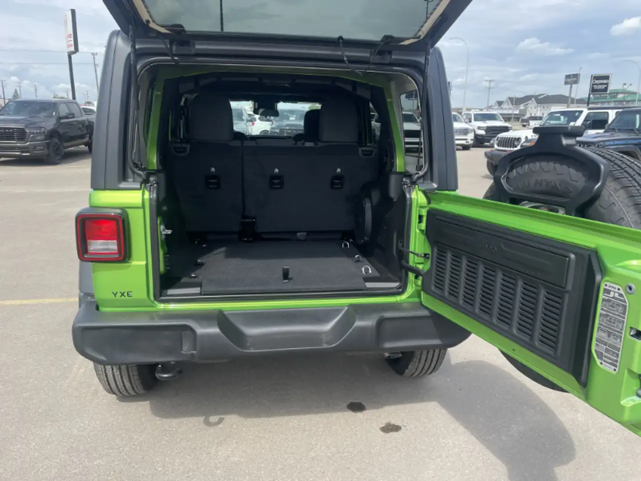 Jeep Wrangler - Image 10