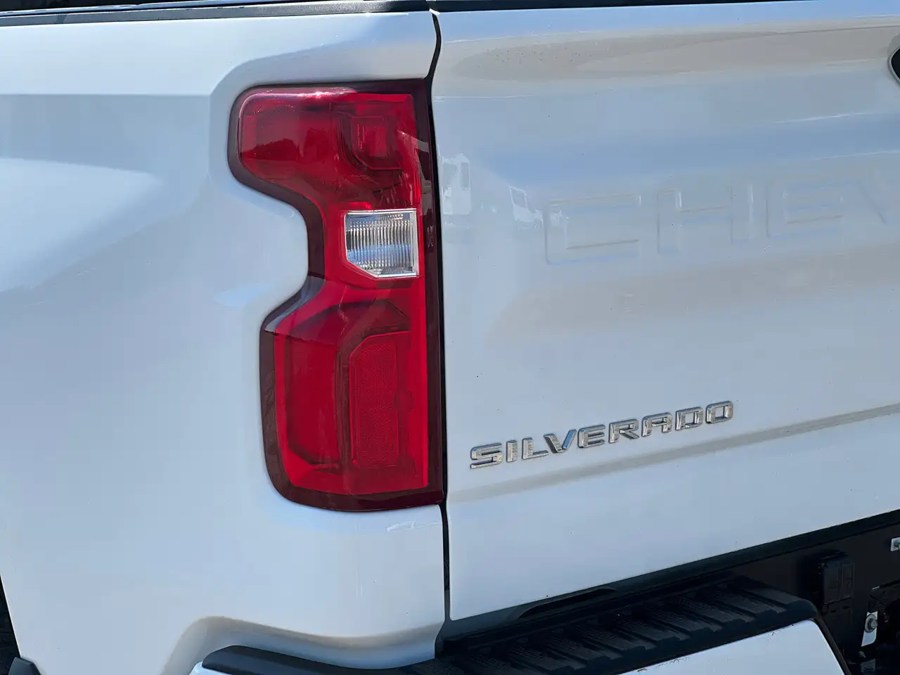 Chevrolet Silverado 1500 - Image 12