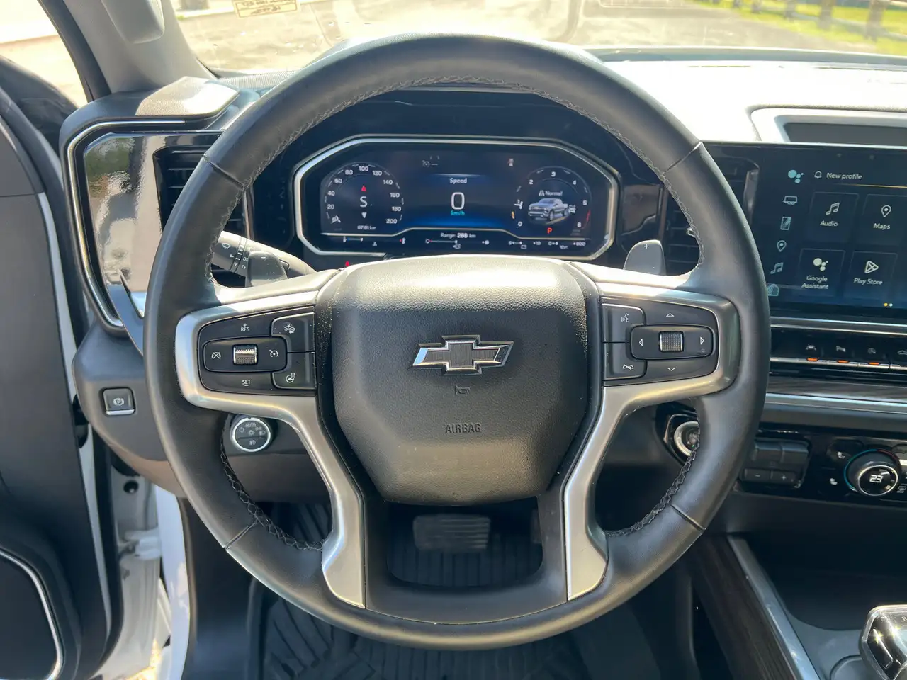 Chevrolet Silverado 1500 - Image 2