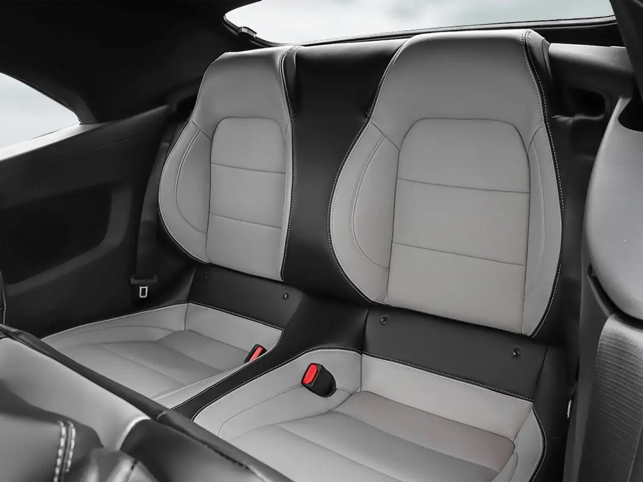 Ford Mustang - Image 22