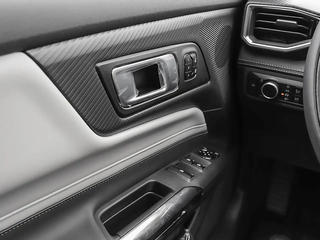 Ford Mustang - Image 16