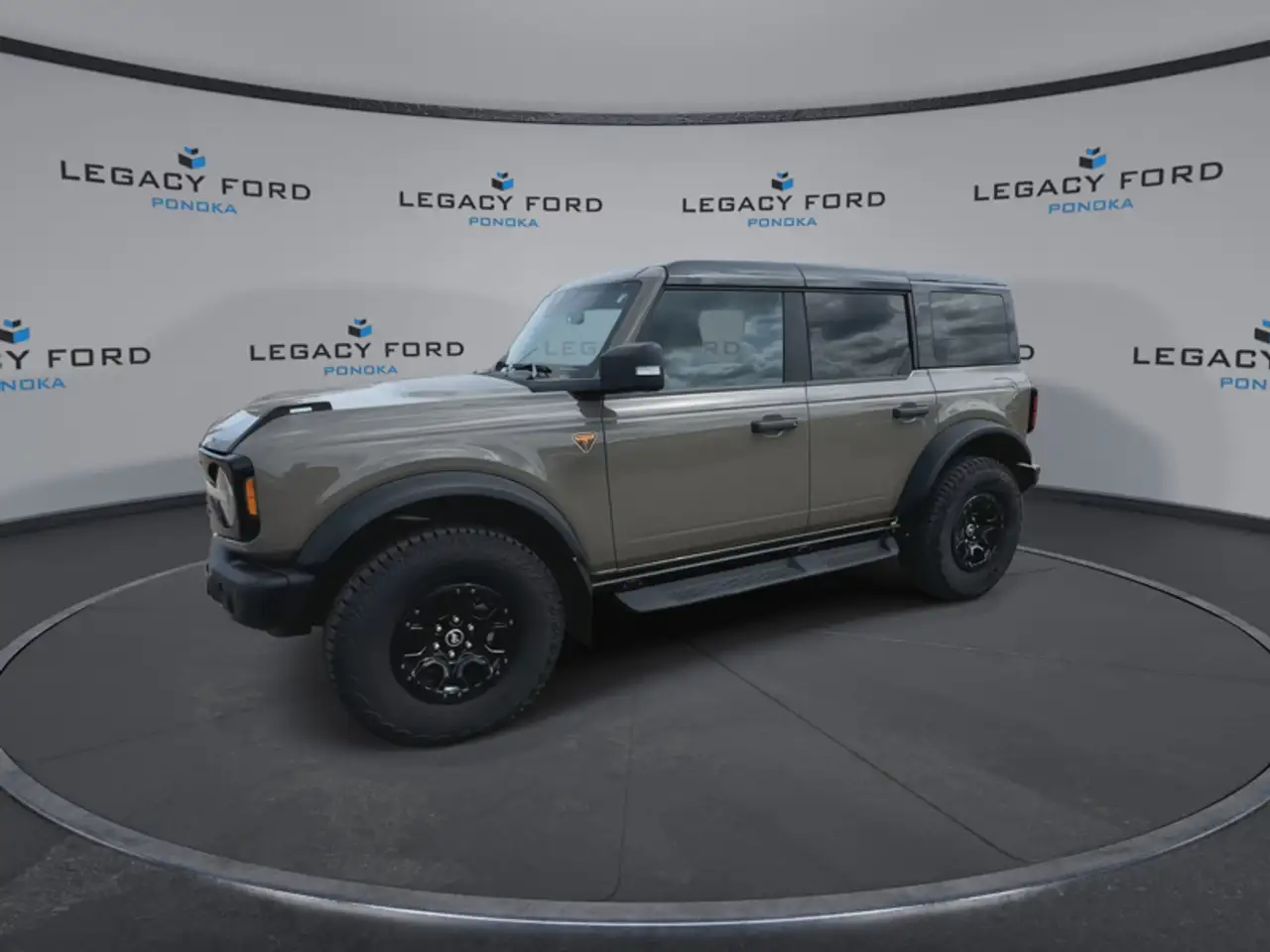 Ford Bronco - Image 5