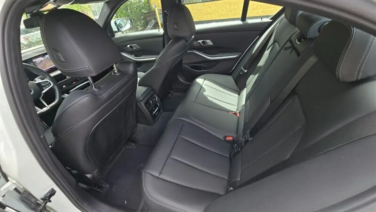 BMW 3 Series - Image 11