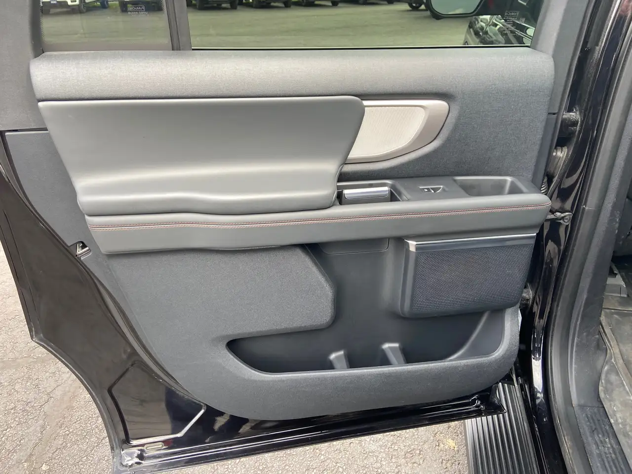 Ford Expedition - Image 28