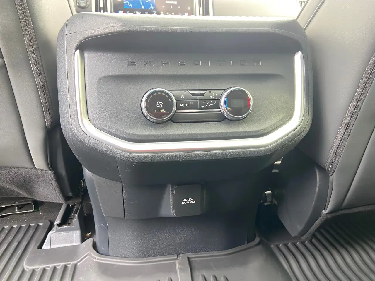 Ford Expedition - Image 33