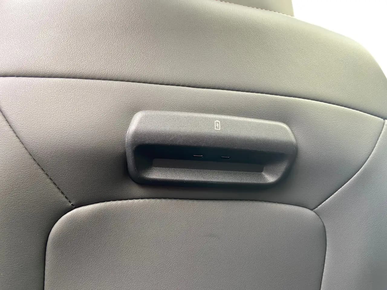 Ford Expedition - Image 29