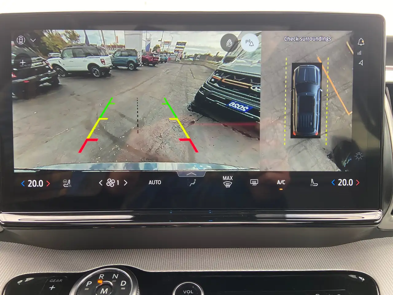 Ford Expedition - Image 24