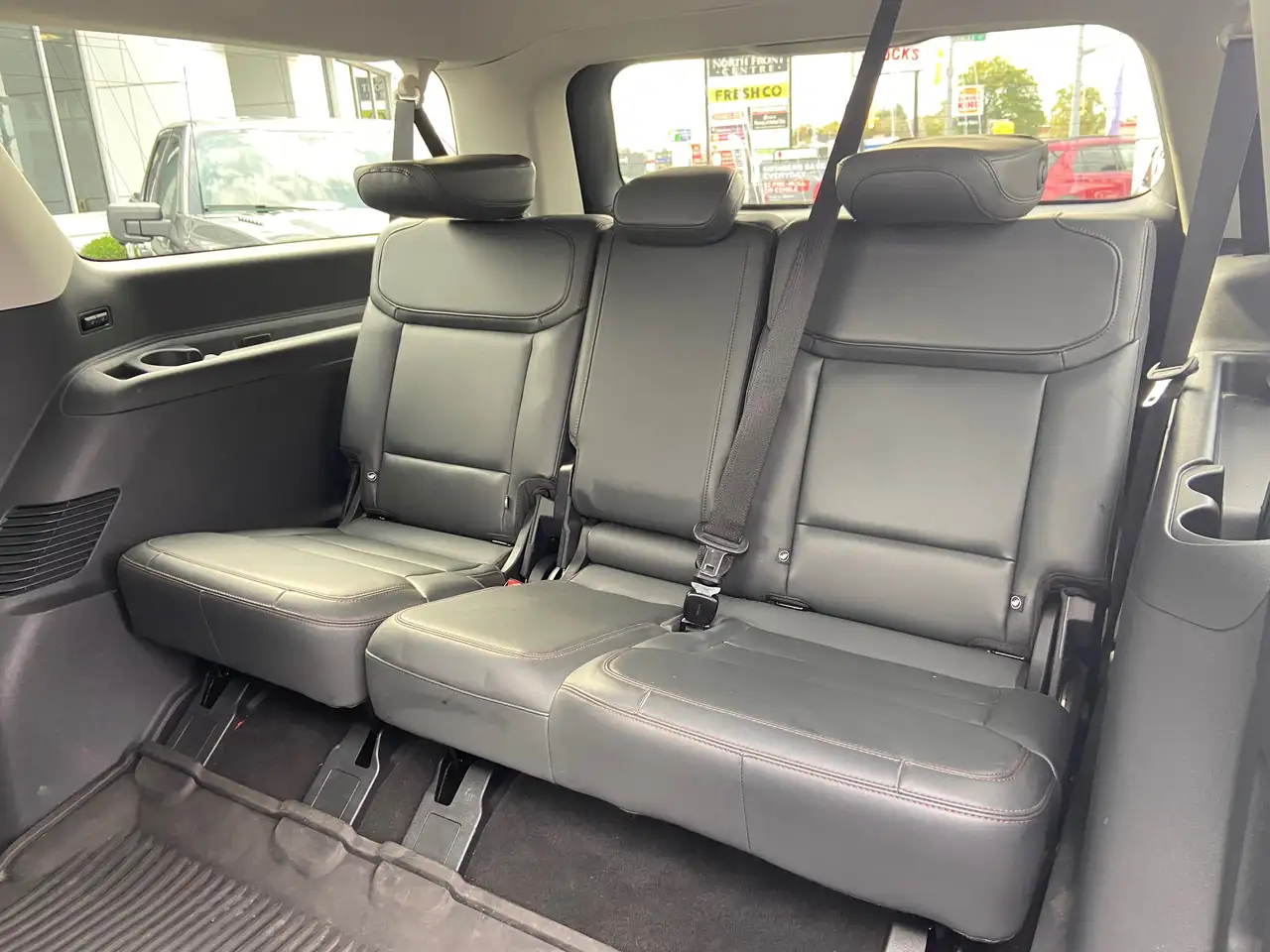 Ford Expedition - Image 32