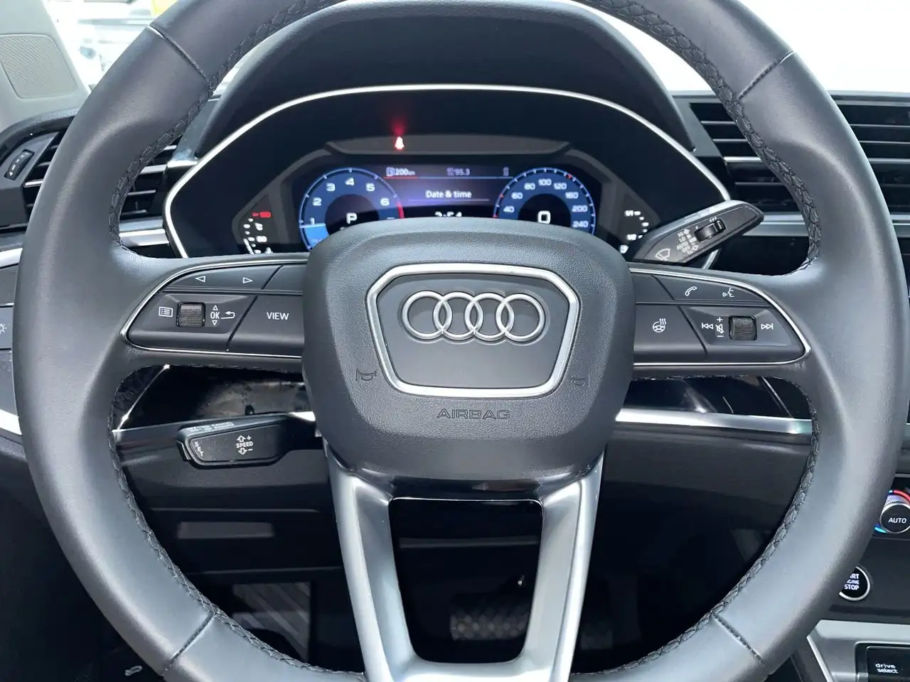Audi Q3 - Image 22