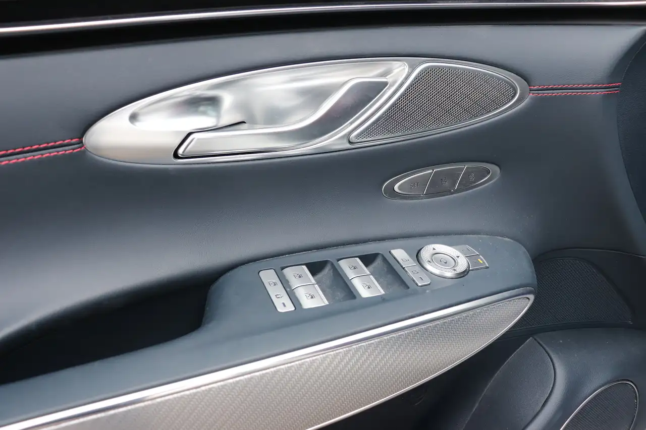 Genesis GV70 - Image 8