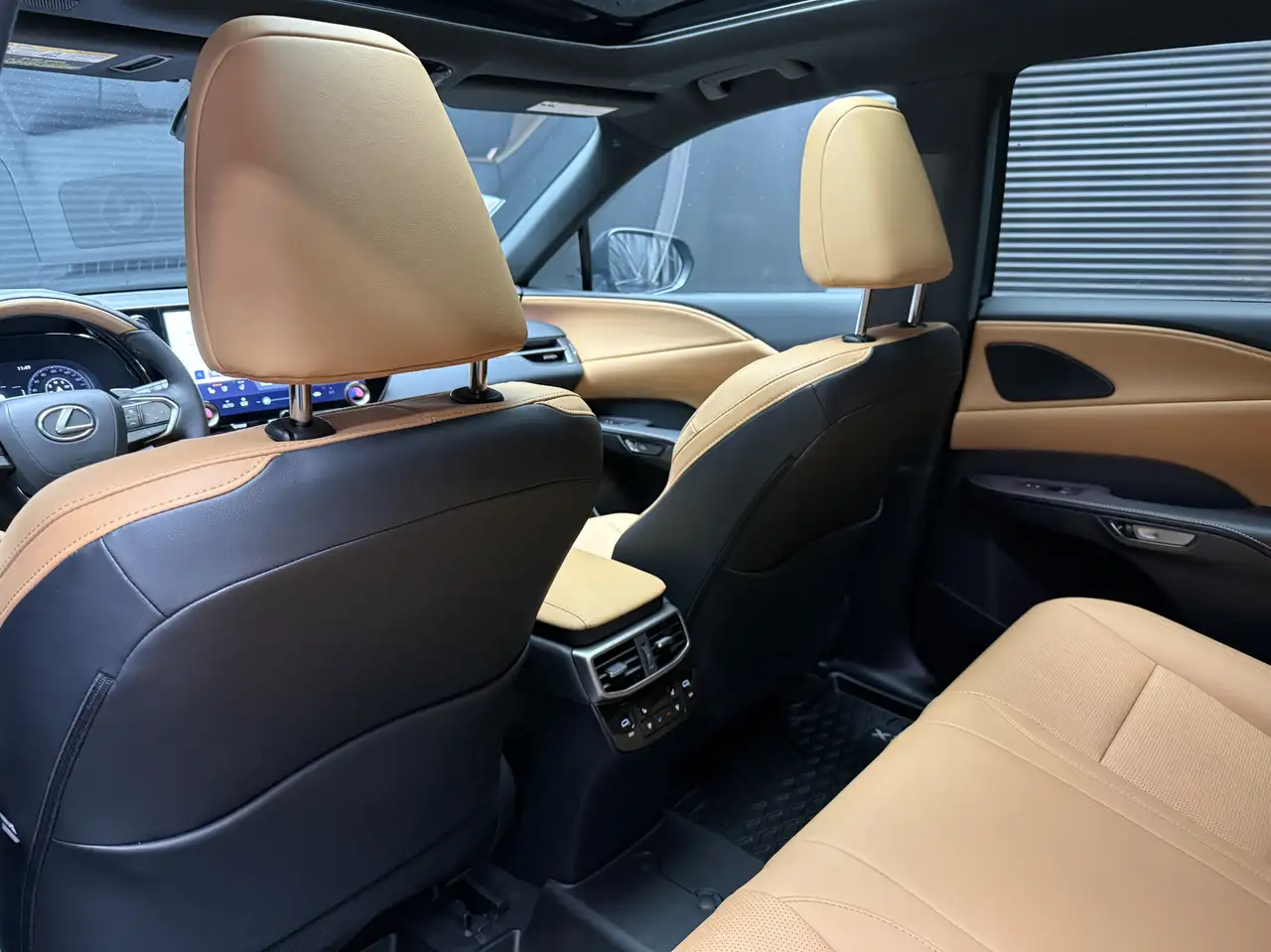 Lexus RX - Image 25