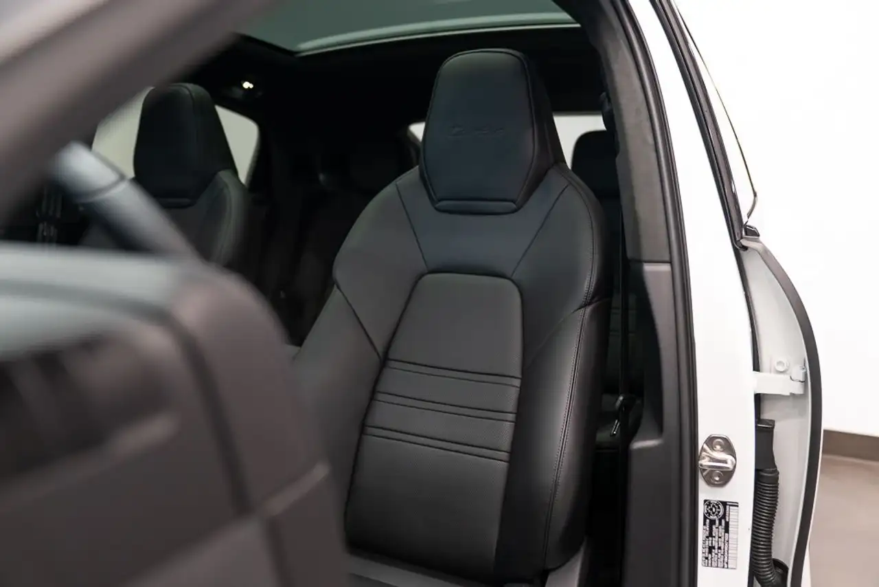 Porsche Cayenne - Image 20
