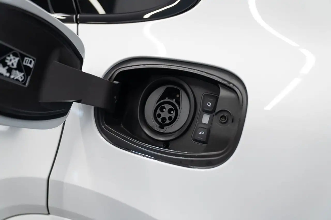 Porsche Cayenne - Image 26