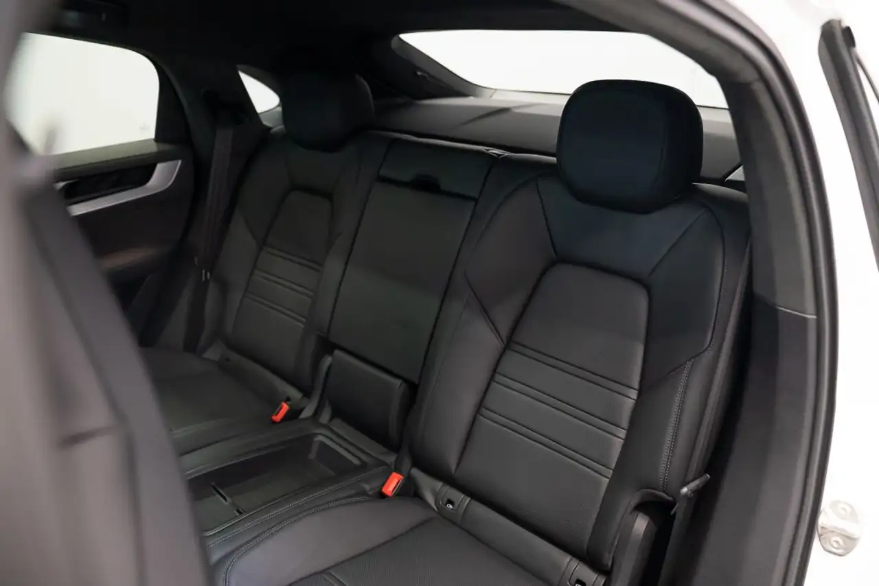 Porsche Cayenne - Image 22