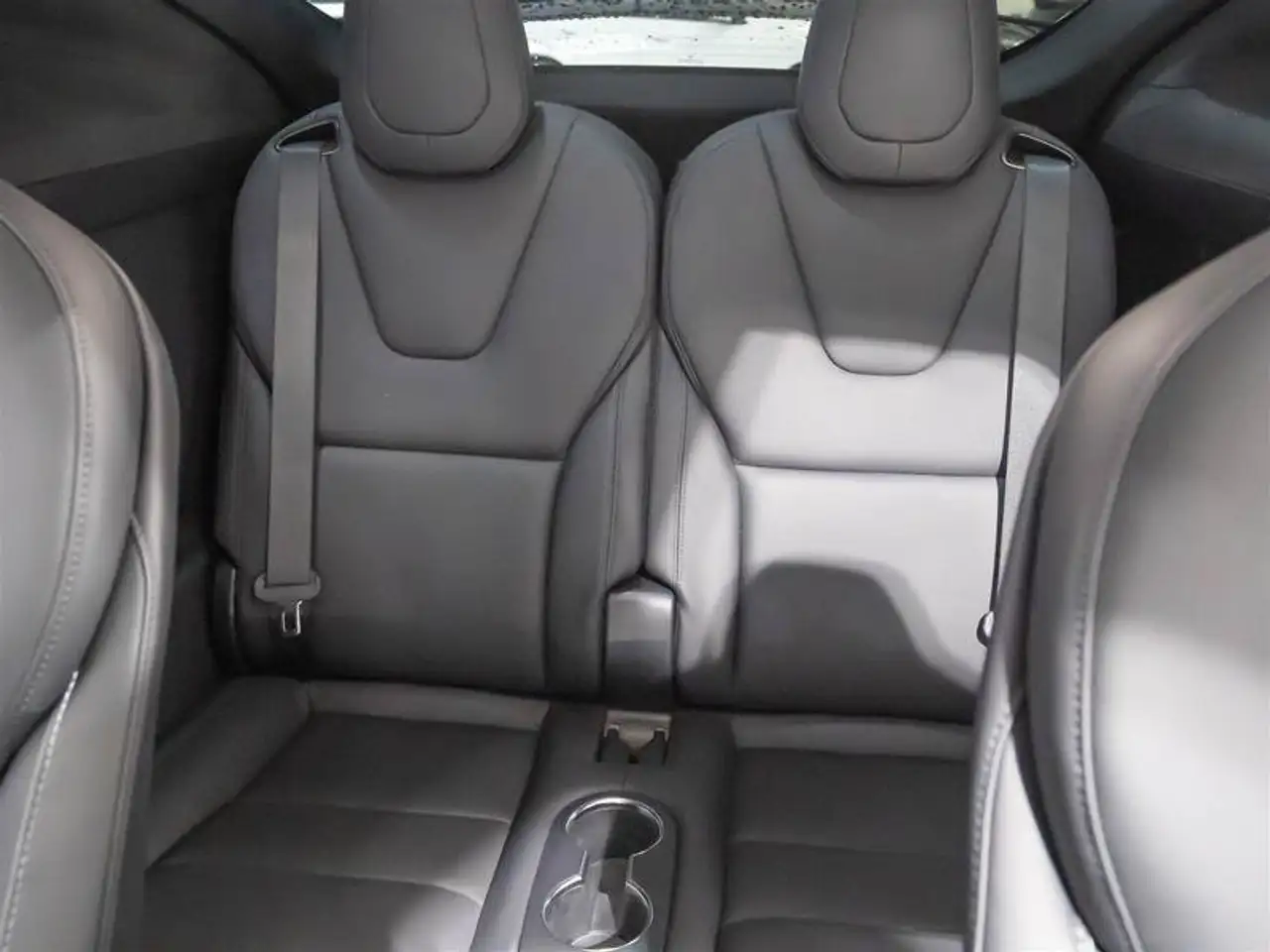 Tesla Model X - Image 9