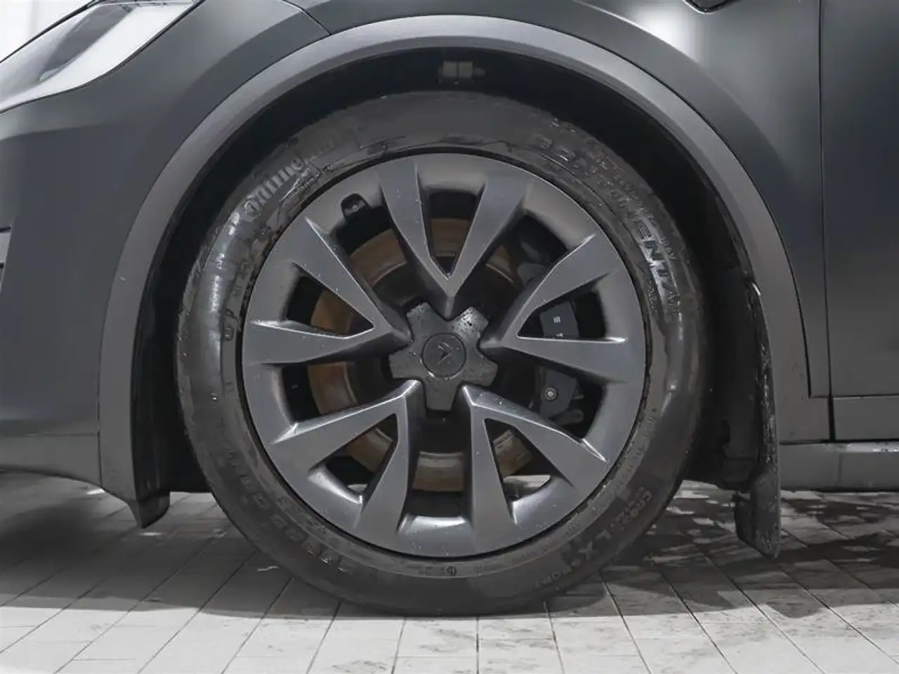 Tesla Model X - Image 25