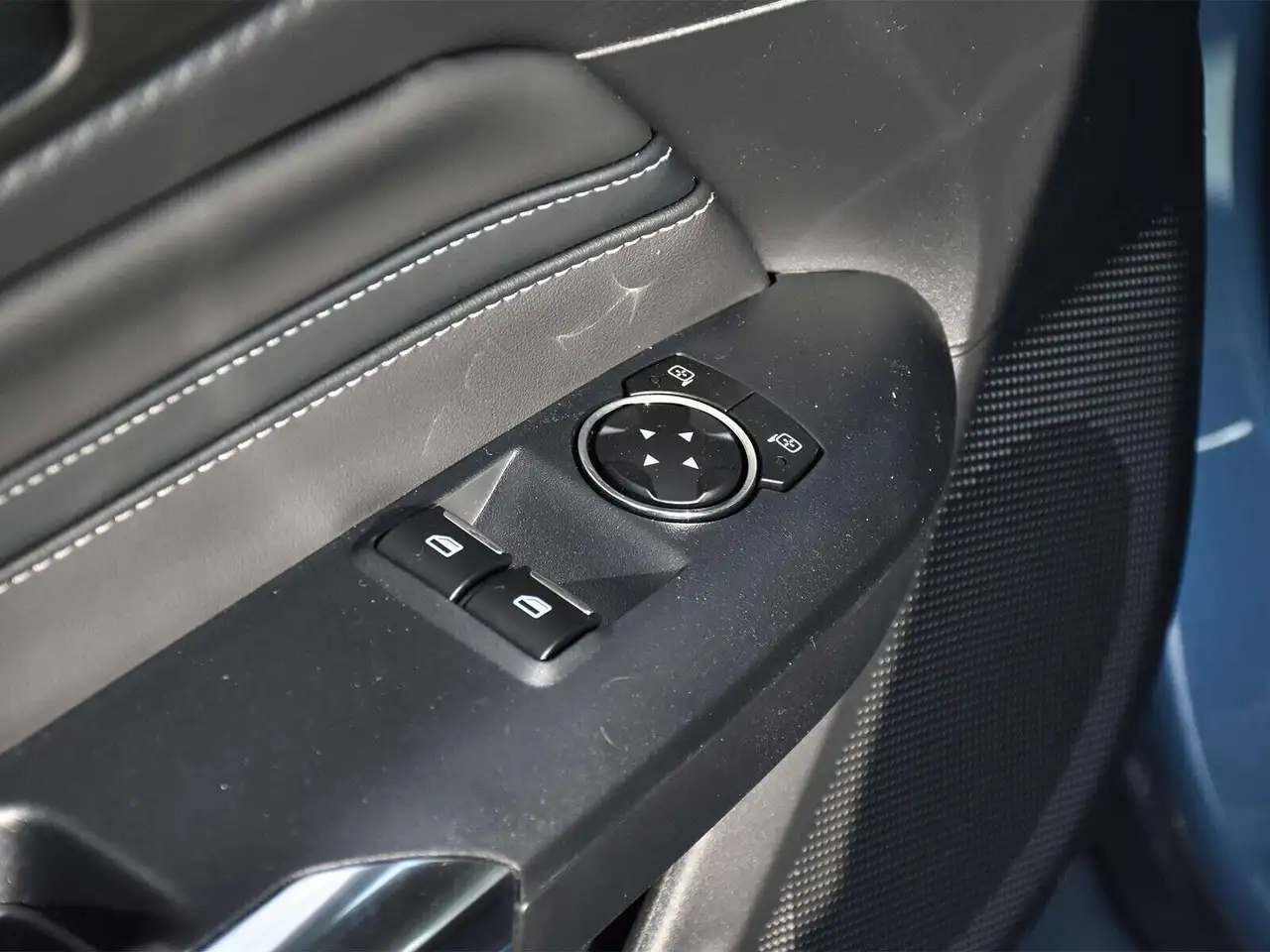 Ford Mustang - Image 12
