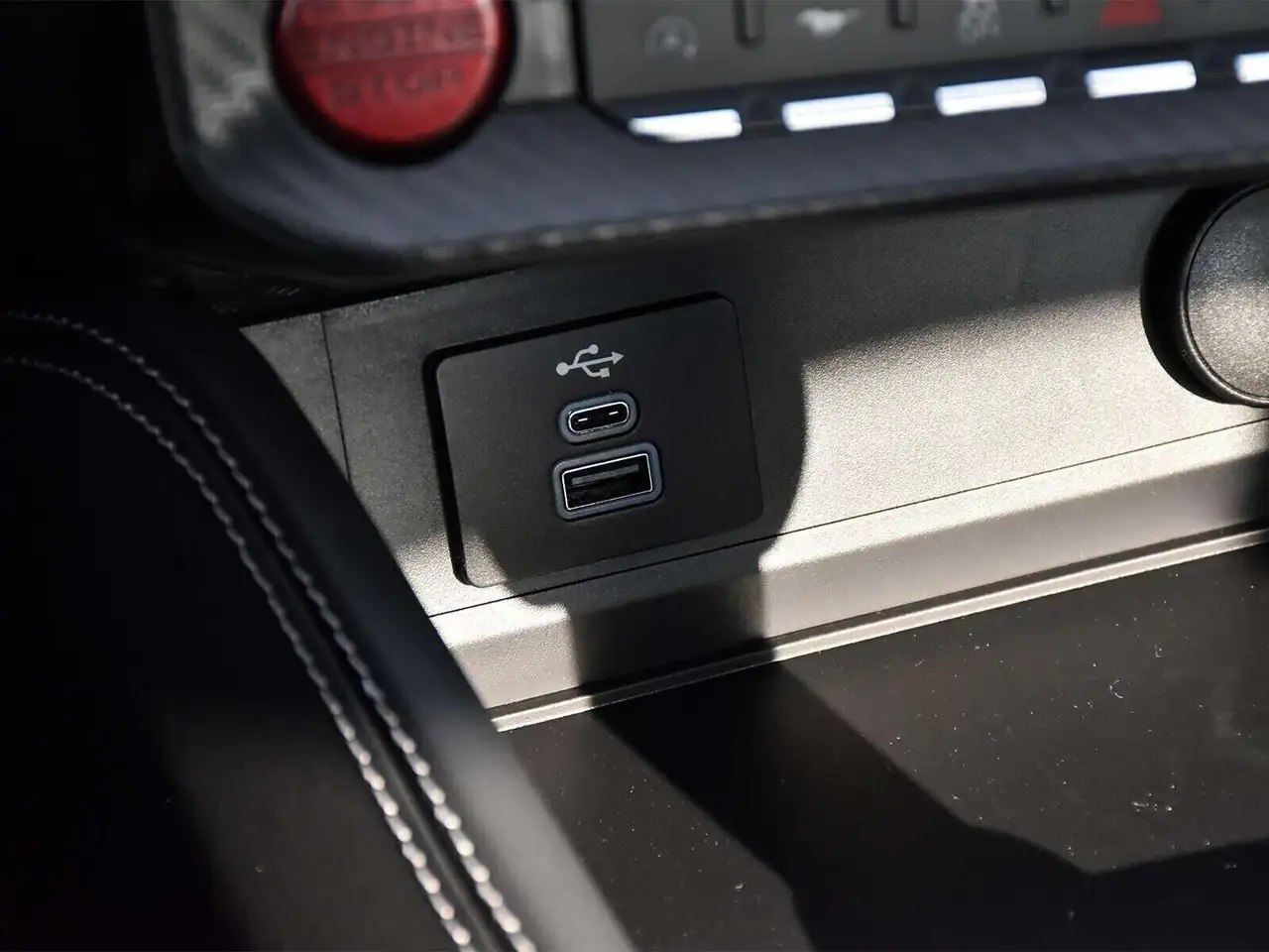 Ford Mustang - Image 24