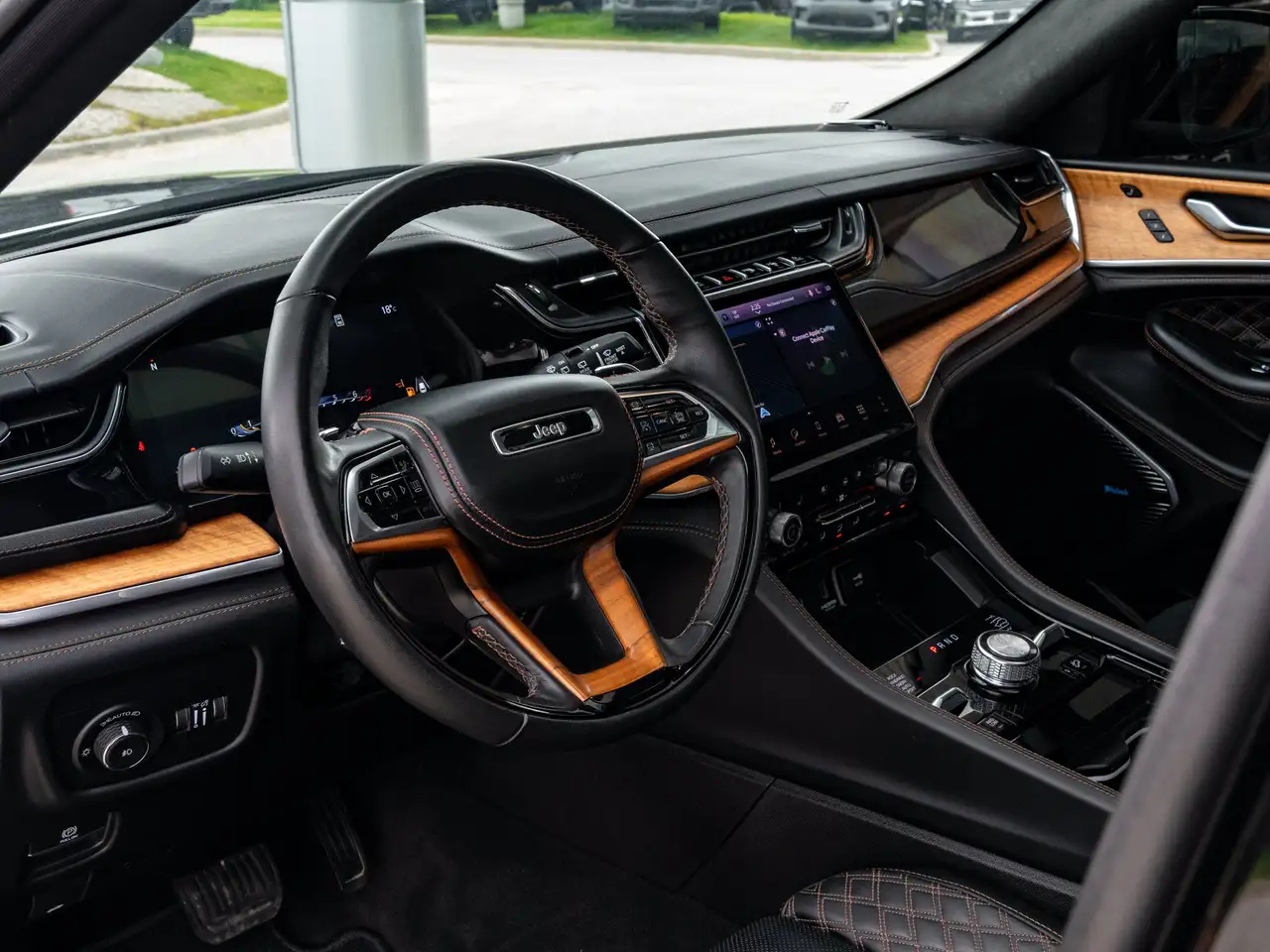 Jeep Grand Cherokee - Image 22
