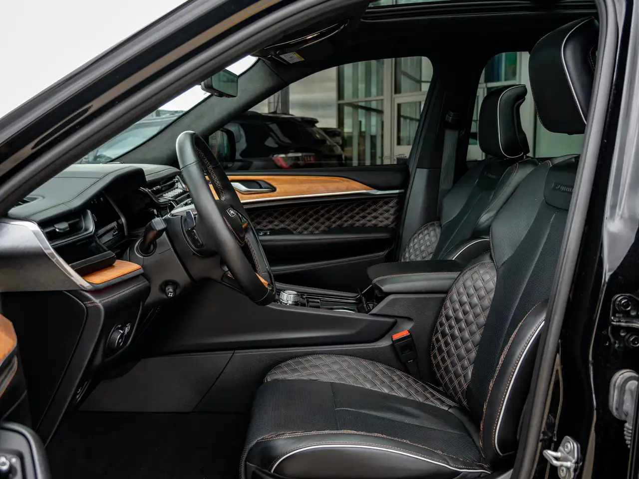 Jeep Grand Cherokee - Image 19