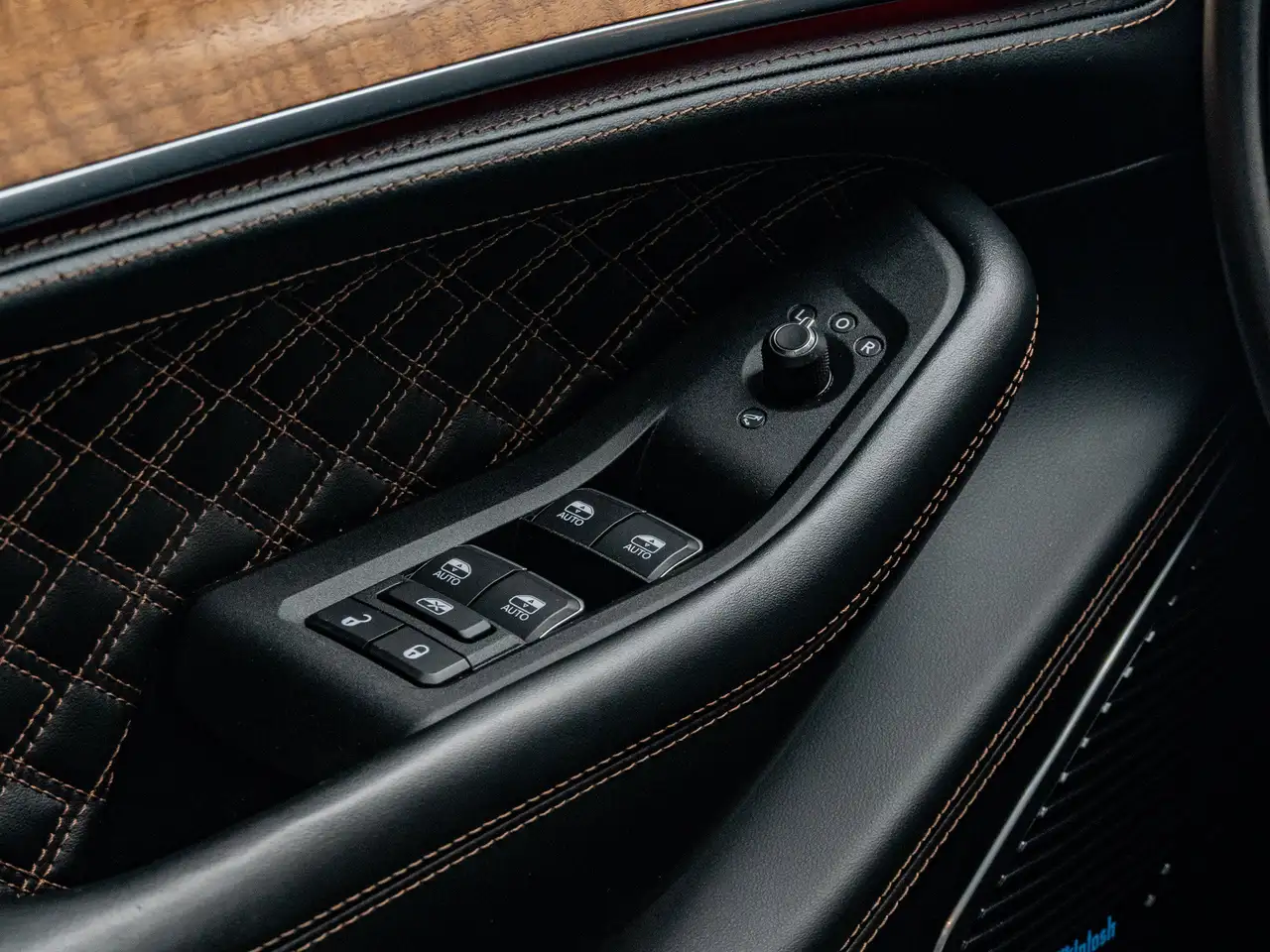 Jeep Grand Cherokee - Image 23