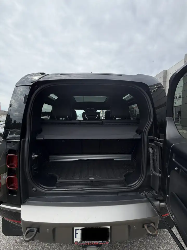 Land Rover Defender - Image 10
