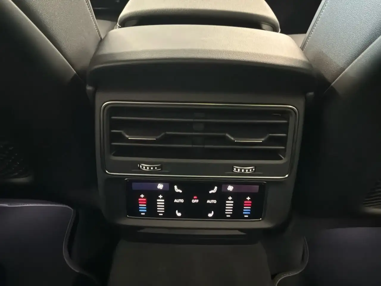 Audi Q7 - Image 25