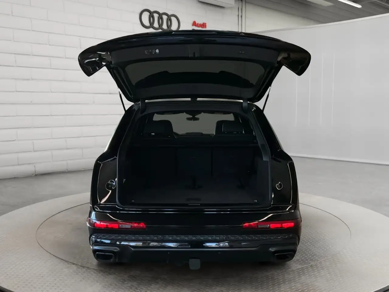 Audi Q7 - Image 21
