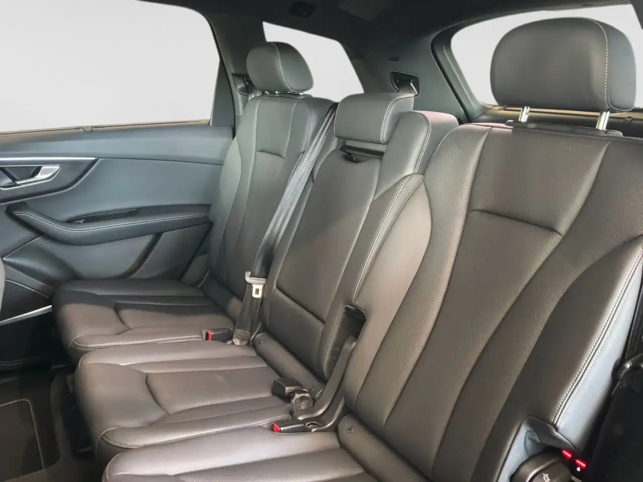Audi Q7 - Image 20