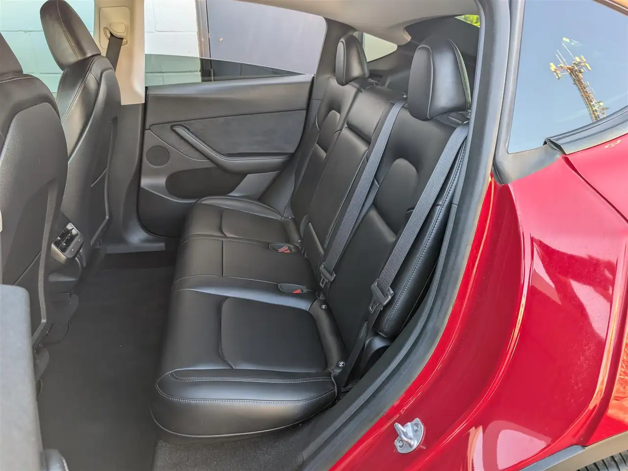 Tesla Model Y - Image 22