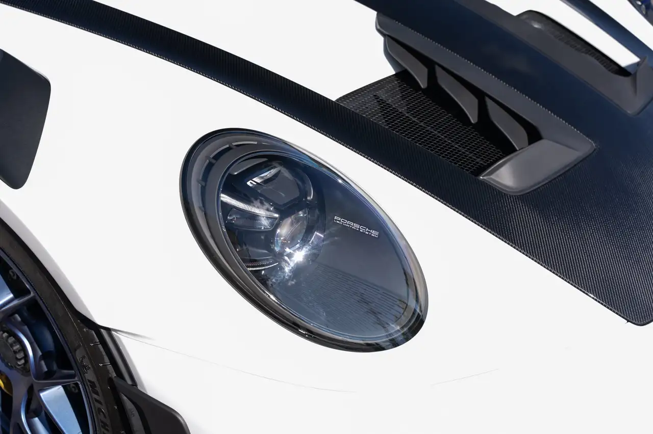 Porsche 911 - Image 34