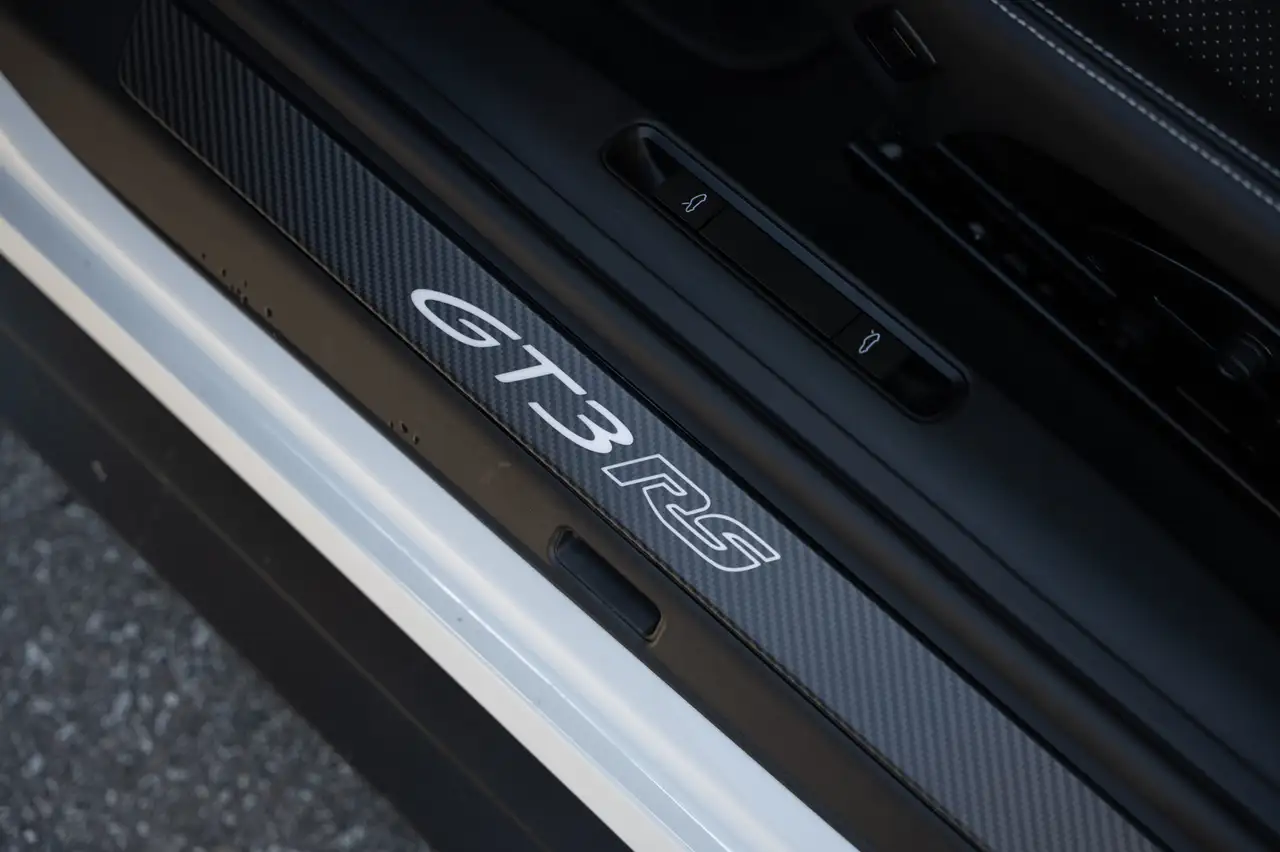 Porsche 911 - Image 39