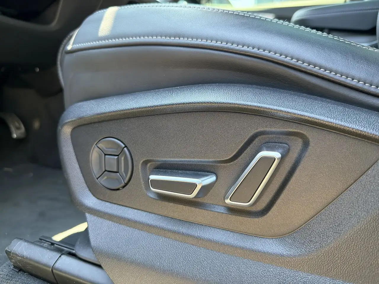 Audi SQ8 - Image 9