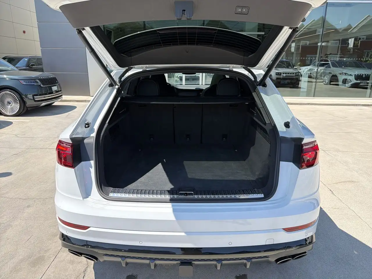 Audi SQ8 - Image 21
