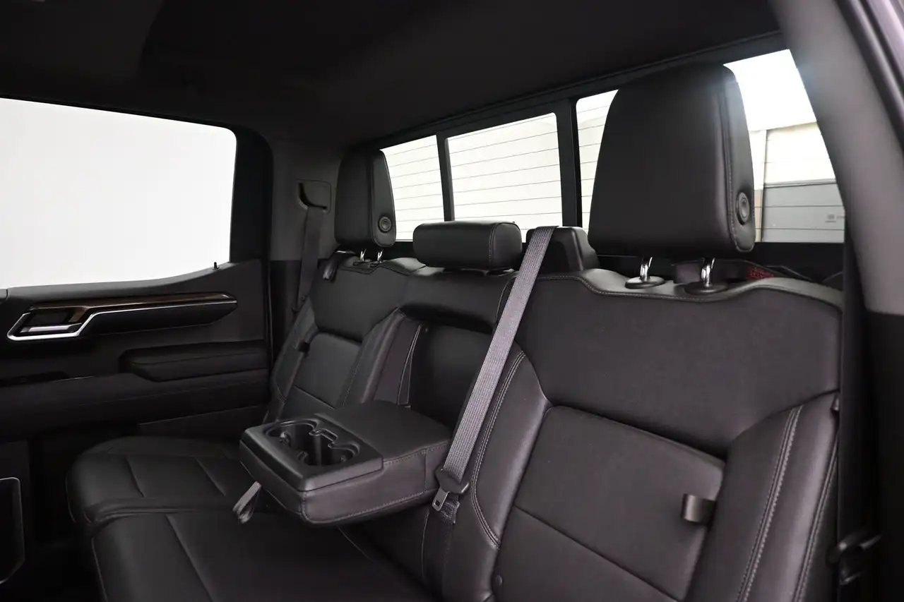 Chevrolet Silverado 1500 - Image 24