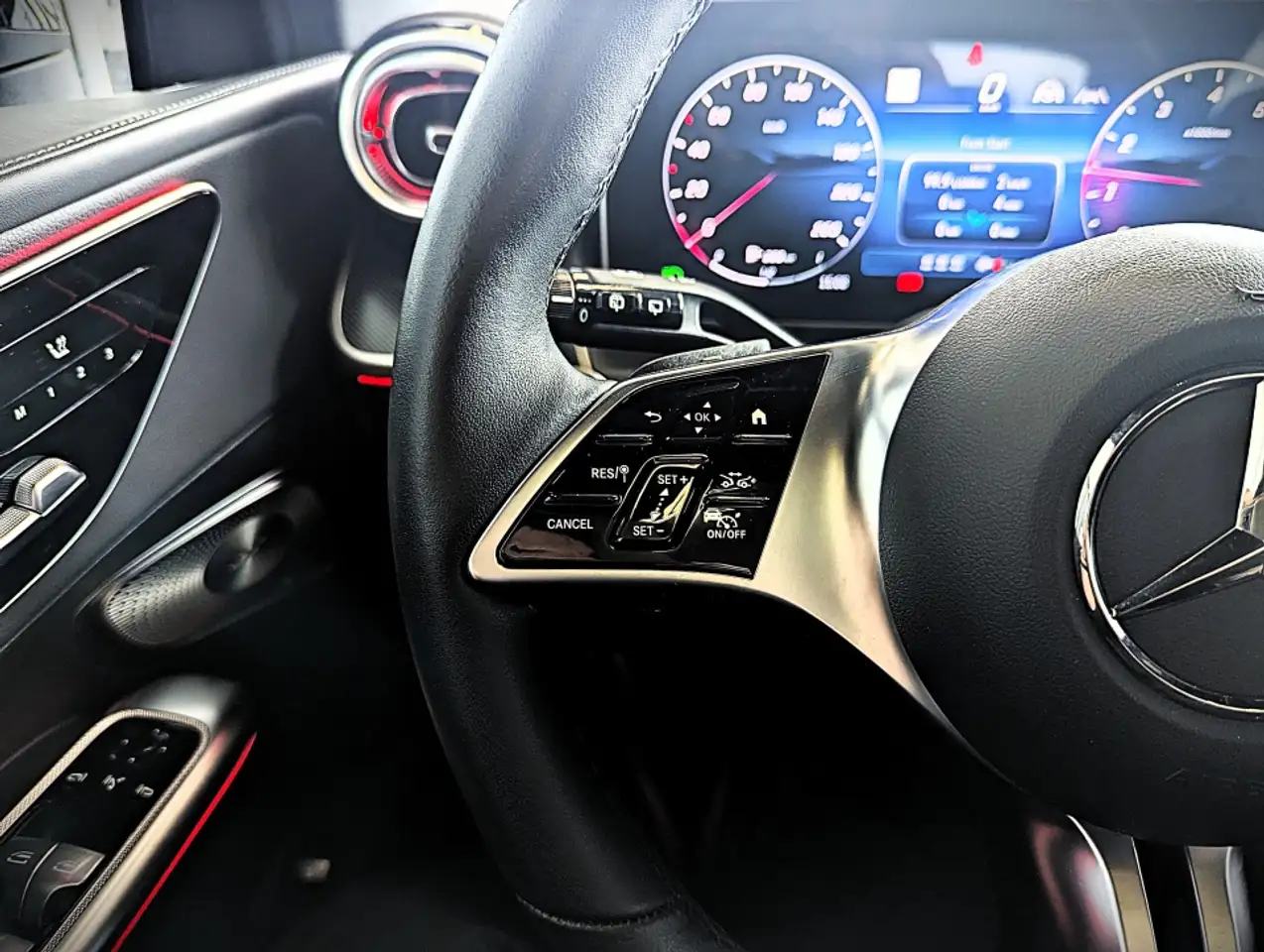 Mercedes-Benz GLC - Image 19