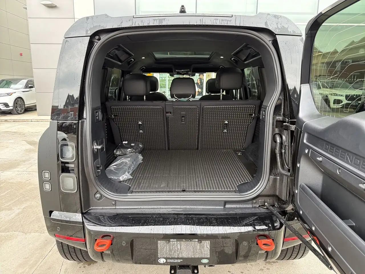 Land Rover Defender - Image 21