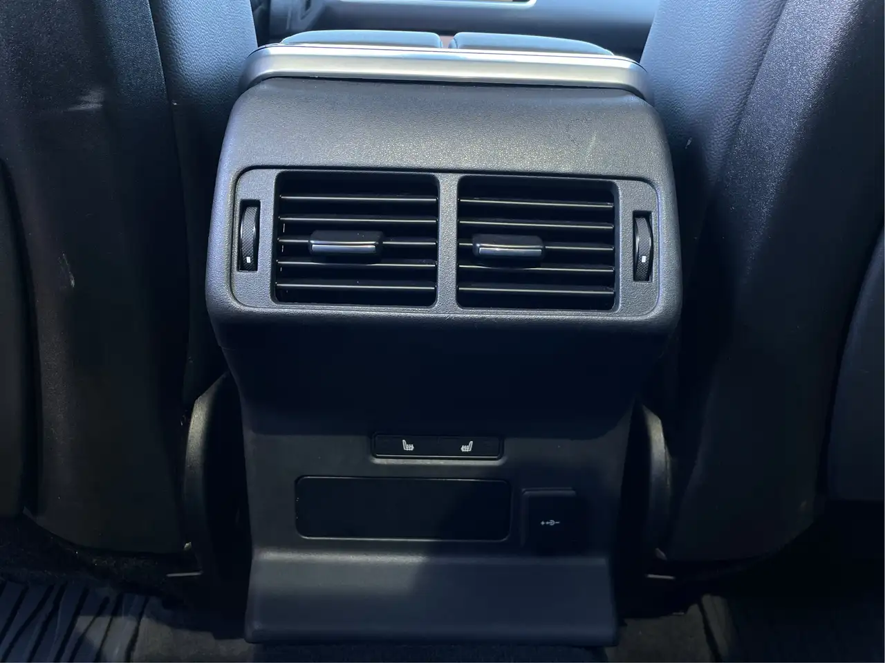 Land Rover Range Rover Velar - Image 30